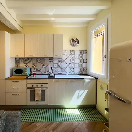 Buro Nel Borgo פארמה